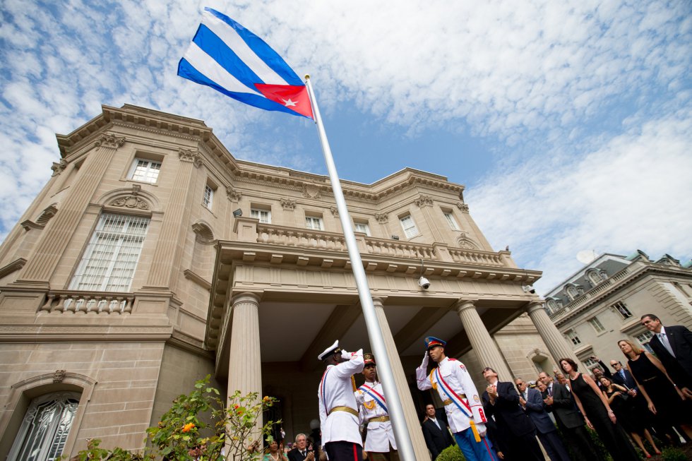 David_qva's tweet photo. MUY GRAVE!! ...a pocas horas del salir el Presidente Díaz Canel de EEUU, la embajada cubana en Washington es víctima de un ¡Acto de Terrorismo!, un sujeto lanzó dos cócteles molotov contra la sede diplomática; los ardidos anticubanos ante la derrota moral recurren al terrorismo! https://t.co/gDkDgSddgn