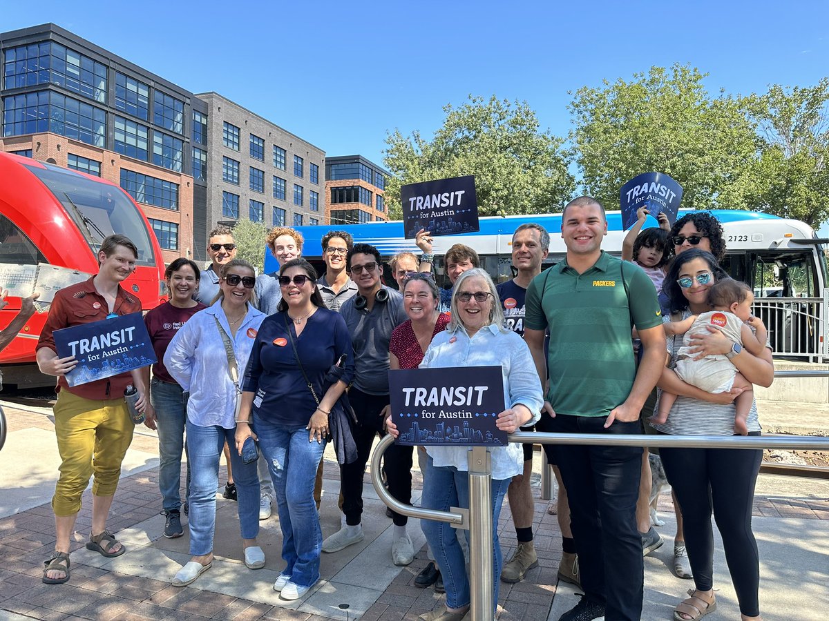 Great event today! @forward_transit and <a href="/AURAatx/">AURA: An Austin for Everyone</a> Thank you for moving transit forward in the Austin region! @LesliePoolATX <a href="/KirkPWatson/">Mayor Kirk Watson</a> <a href="/RepLloydDoggett/">Lloyd Doggett</a> <a href="/BucyForTexas/">Rep. John Bucy III</a> <a href="/CapMetroCEO/">Dottie Watkins</a>