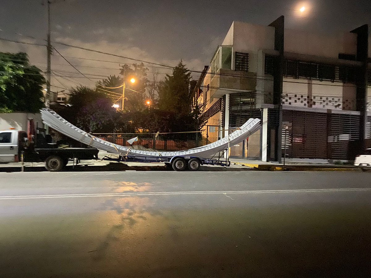 NeoliberalFR's tweet photo. @KarlaFiesco podría ayudar a venir a ver qué pasa en Bolognia 7

seguro es de algún funcionario de cuautitlán y por eso no quiere meterse

@Azteca @Televisa 

en plena zona residencial de cuautitlán izcalli camión de gobierno de cuautitlán en obra ilegal https://t.co/4ZGGF863rx