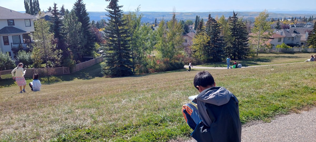 BPSHawks5's tweet photo. Oki / Danit’ada / Tansi / Aba wathtech / Hello

Na'a (Mother Earth) is telling us to reflect and prepare for our next quarter. We looked for lessons from the beings of the sky and the land in honour of the o'ko (fall) equinox. #BPSHawks5 #BPSHawksLearn #WeAreCBE https://t.co/PsiASWSNsw
