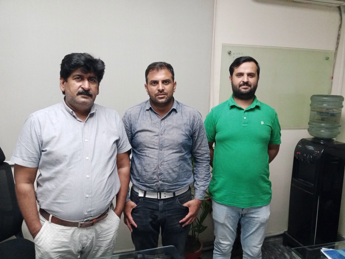 gitt_fsd's tweet photo. @gitt_fsd Instructor Mr. Shehbaz Ali visited M/s Kay &amp; Emms Pvt Ltd Faisalabad for guiding the workers about what precautionary measure be made before packing of garments.
#advisoryservices https://t.co/Pi2hJB5FmA