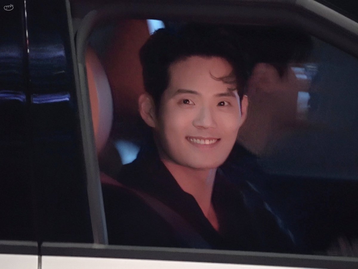 Dobata1215's tweet image. 230924 팜트리콘서트 퇴근 인사

#서경수 배우님

냉❄️ 하게 생김            넹?☺️ 하게 생김