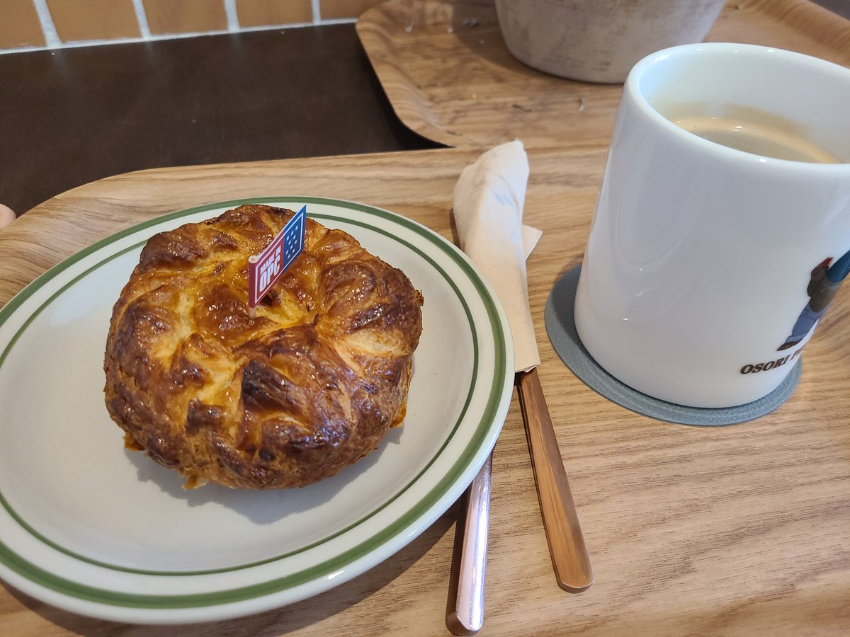 오소이파이클럽. 드디어 세종 신도시 안에도 미트파이를 하는 집이 생겼다! 조치원 센트럴파이는 너무 흘러내려서 먹기 불편한데 여긴 딱 적당. 팔천원이긴 해도 밥이라고 생각하면 뭐~