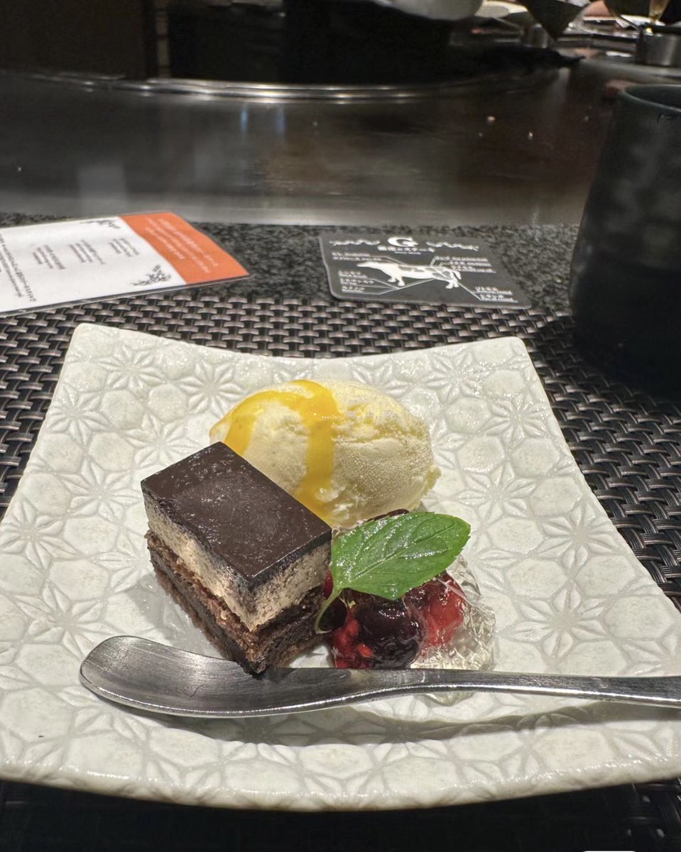 brituroman's tweet photo. 日本東京銀座A 5和牛の鉄板焼き

#和牛
#ステーキ https://t.co/SyPWh5OAUe