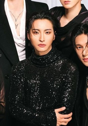 precioushongi's tweet photo. the father and the son https://t.co/WXaD2l5rzq