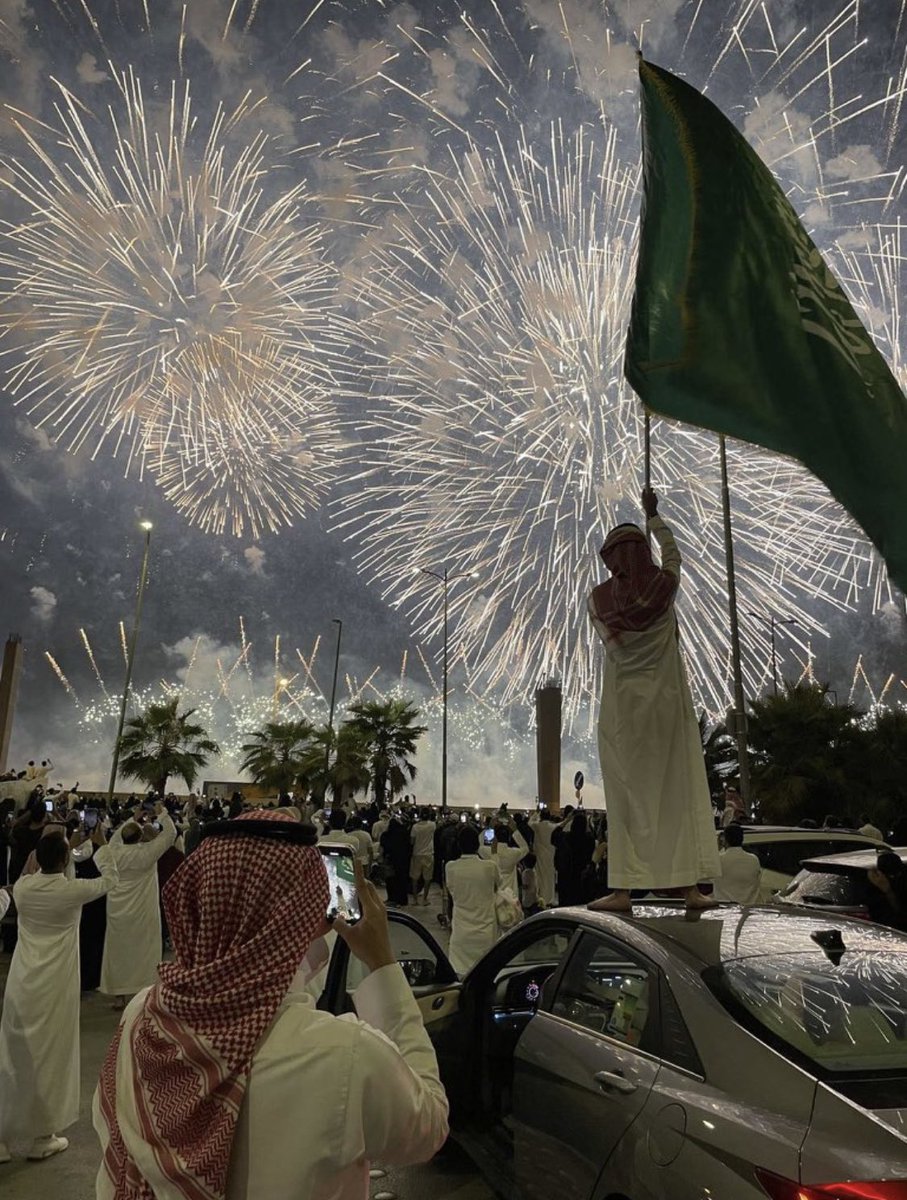 0Anas_S's tweet photo. 93 عاماً من المجد والرخاء والازدهار والأمن والأمان والتطور، ستبقى شامخًا يا وطني🤍🇸🇦 https://t.co/vq97C61AxR