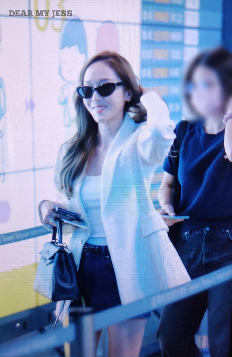 DearMyJess0418's tweet photo. 230925 대만 출국✈️
언니 수고했어요
이른 아침 비행기는 비행기에서 푹 쉬어야 한다💤💤💤
#제시카 #정수연 
#JessicaJung https://t.co/ZWomZQiiop