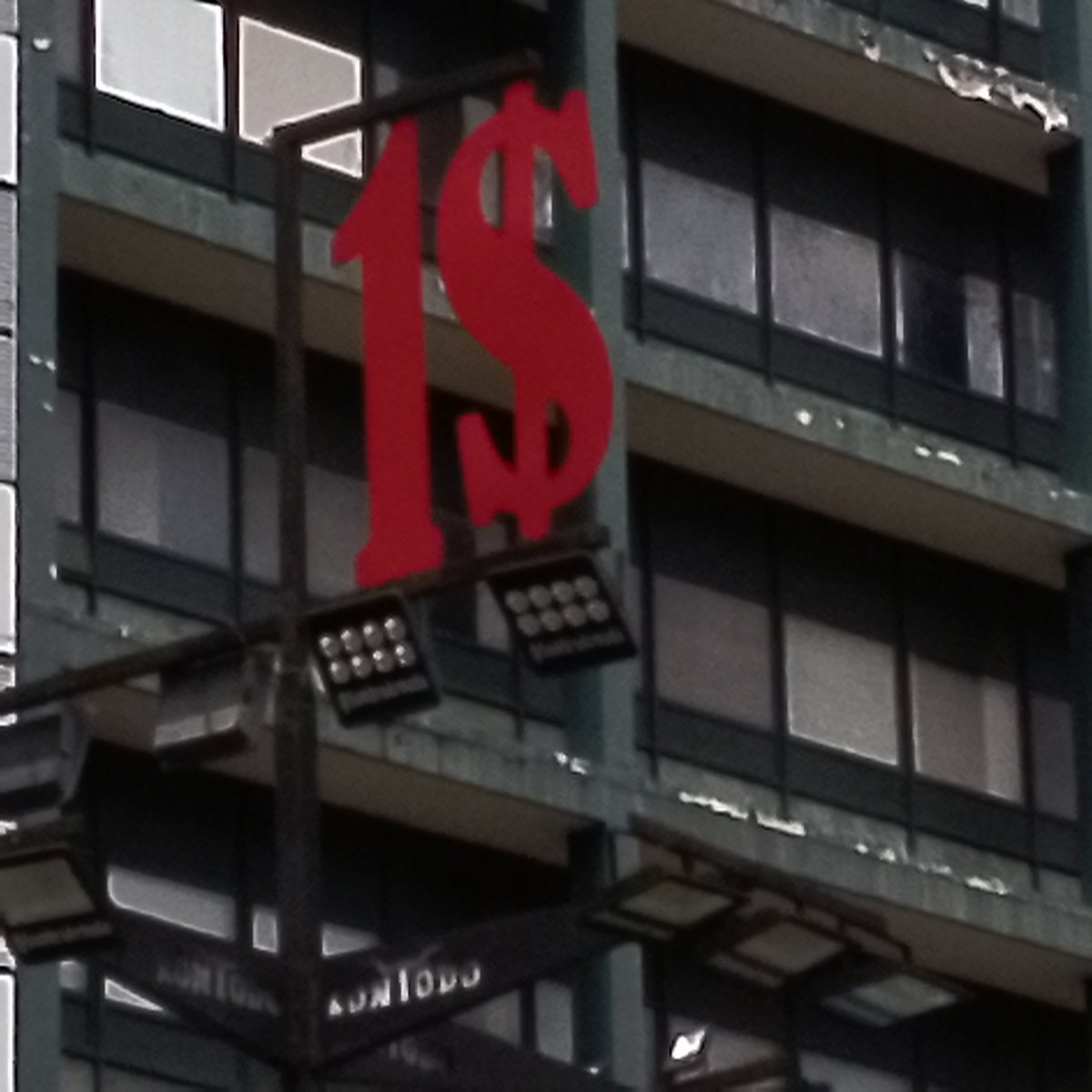 LuisanaC16's tweet photo. El dólar rojo: nuevo símbolo de la revolución bolivariana? https://t.co/de2SSyGY7Q