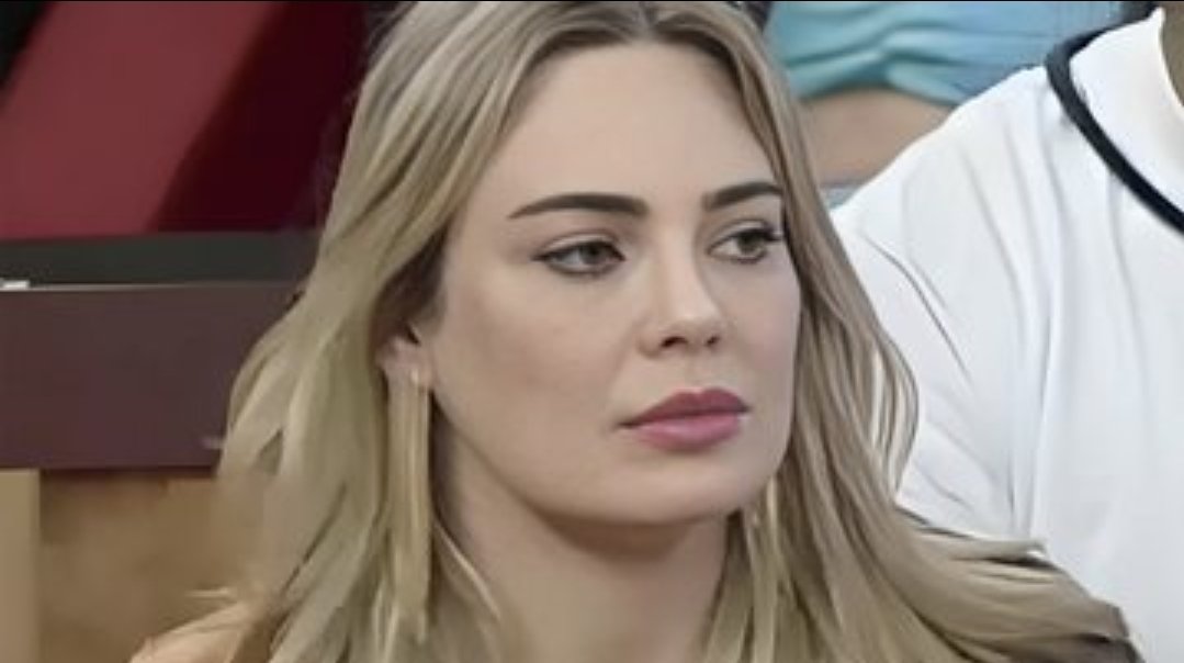 Erinhaih's tweet photo. E nasce uma vencedora! A SHERA
Ela processou o Silvio Santos, aquela turma é fichinnha pra ela. 🏆
#AFazenda15 #AFazenda https://t.co/qhYBtATJa3