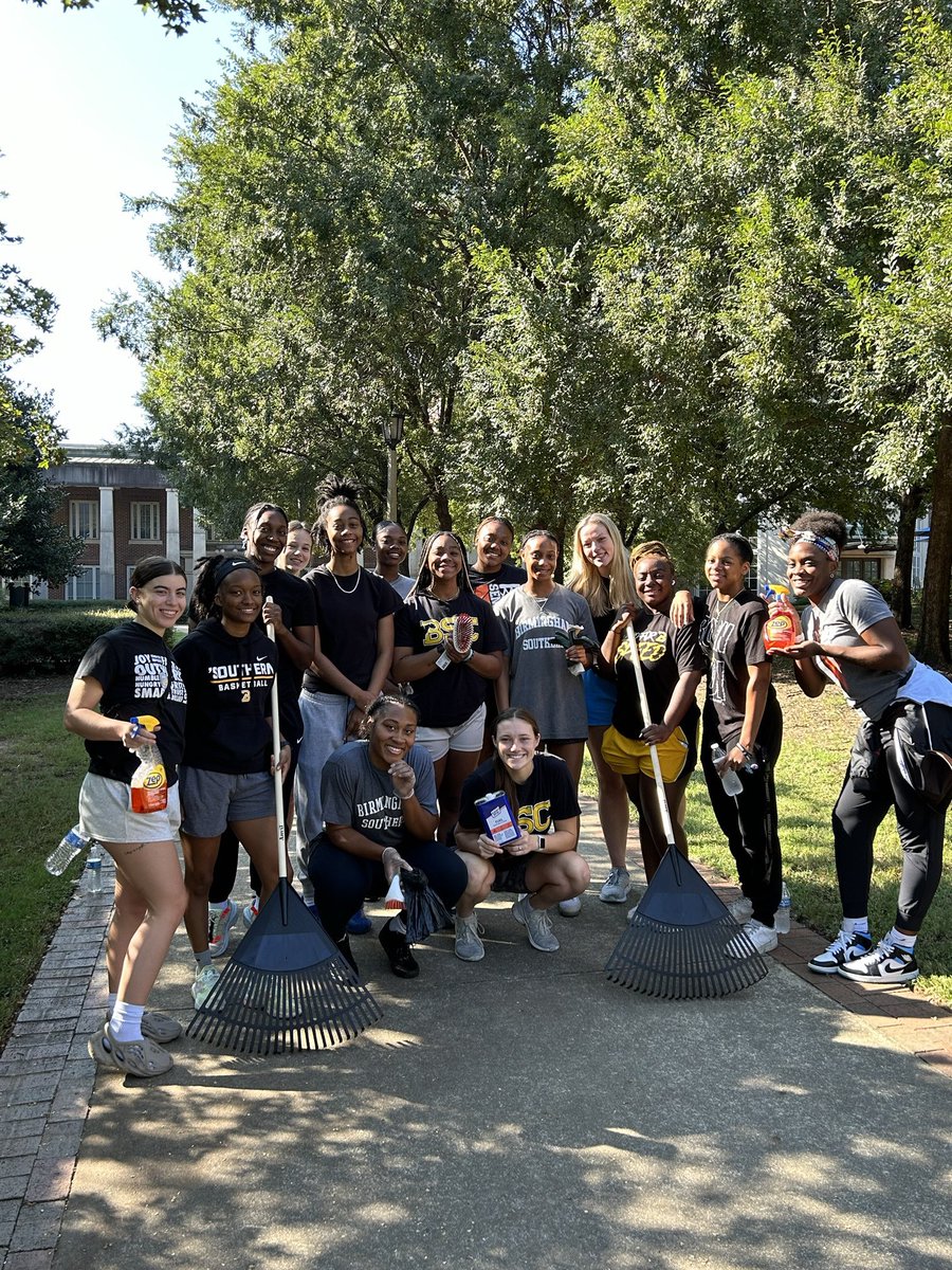 These women make me so proud. Sacrificed their Saturday morning to participate in our Campus Community Service Day. I never take for granted how blessed I am to coach a great group of young ladies! <a href="/BSC_WBB/">BSC Women's Basketball</a> 🖤💛🏀