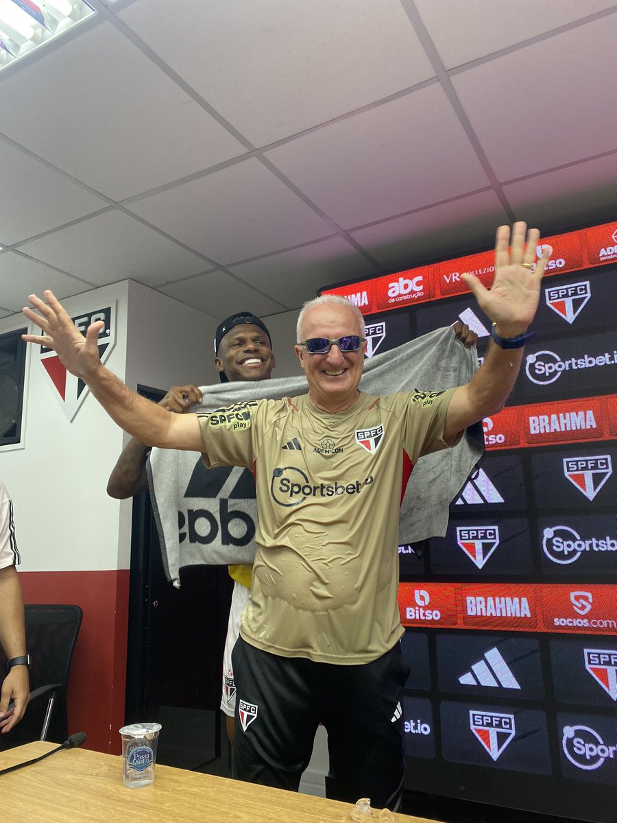 10efaixafutebol's tweet photo. DORIVAL DE JULIET 😎🇾🇪 https://t.co/mgwU40GHLF