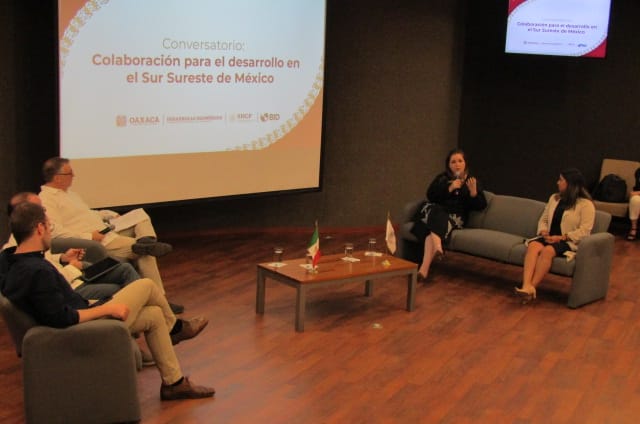 Coparmexoaxaca's tweet photo. Es un orgullo en nombre de COPARMEX OAXACA felicitar a Nina Escamilla (CEO de Früvety ) por su destacada participación en el conversatorio: "Colaboración para el Desarrollo del Sur Sureste de México", es un placer contar con personalidades tan comprometidas por Oaxaca.
#coparmex https://t.co/GdvM8fdJub