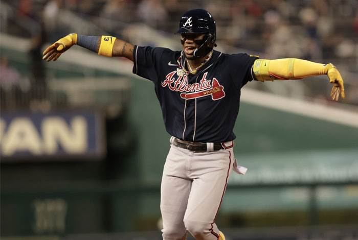 Ronald Acuña Jr. hizo historia con la primera temporada de 40 jonrones y 60 robos (+ Video)

bitly.ws/VvNo