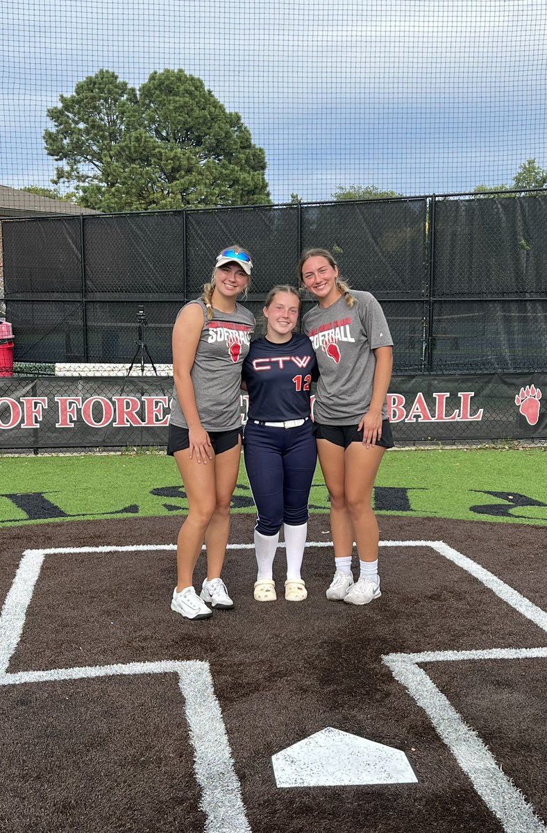 Had a great time today at Lake Forest’s Prospect/Elite Skills camp! Got some great advice from the players and coaches who had such great energy! Great to see some familiar faces as well <a href="/jolie_devalk/">Jolie DeValk</a> <a href="/NicoleMarceau21/">Nicole Marceau</a>! <a href="/LFCollegeSB/">Lake Forest College Softball</a> <a href="/JoeKinsella66/">Coach Joe Kinsella</a> @palatinesball <a href="/CTW18uAAPremier/">CTW 18u AA Premier</a>