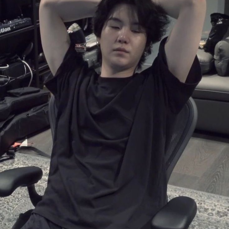 hourly yoongi (@houriysuga) on Twitter photo 