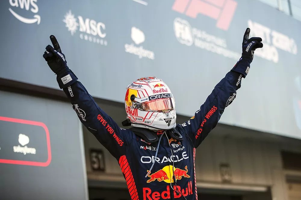 anderluiscosta's tweet photo. 🏆🏁 A Red Bull Racing é a campeã de Construtores da Fórmula 1 em 2023 com a vitória de Max Verstappen no GP do Japão! Verstappen lidera com 400 pontos e está a apenas três pontos de seu tricampeonato. A Ferrari se aproxima da Mercedes na briga pelo vice. 🔥🏎️ #F1 #Formula1🏆 https://t.co/nptnMdZvz0
