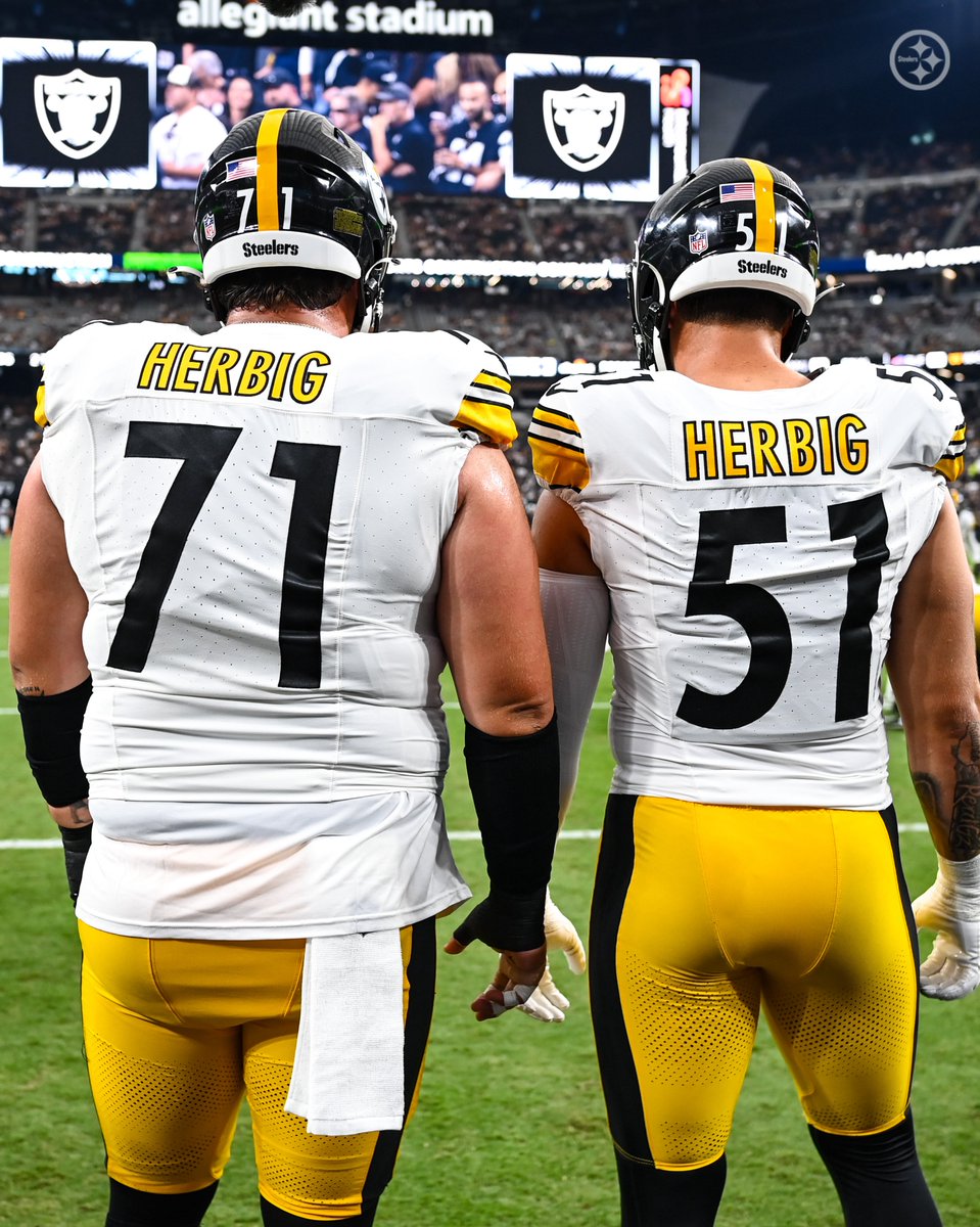 steelers's tweet photo. Bros https://t.co/aW1ZRNjloQ