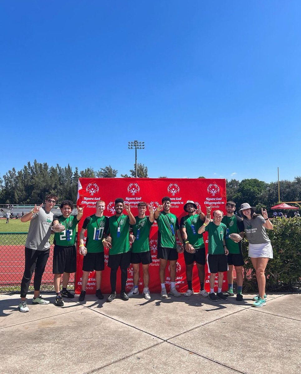 caseykim22's tweet photo. Here are some photos that since I’ve started getting involved in a Special Olympics with Best Buddies USF team for this fall as a volunteer! Won the first game and lost the second one yesterday!💛💚 https://t.co/Pkq3WEaaeP