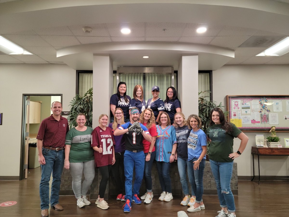 CancerClinicBCS's tweet photo. Favorite Team Shirt Day was Friday and it was a rousing success.  We quickly discovered the depth and breadth of our crew's favorite teams (and there were many). Another great day working with the best cancer treatment team ever!❤
#CancerClinic #FavoriteTeamShirtDay https://t.co/2Ww8IyGQ0Z