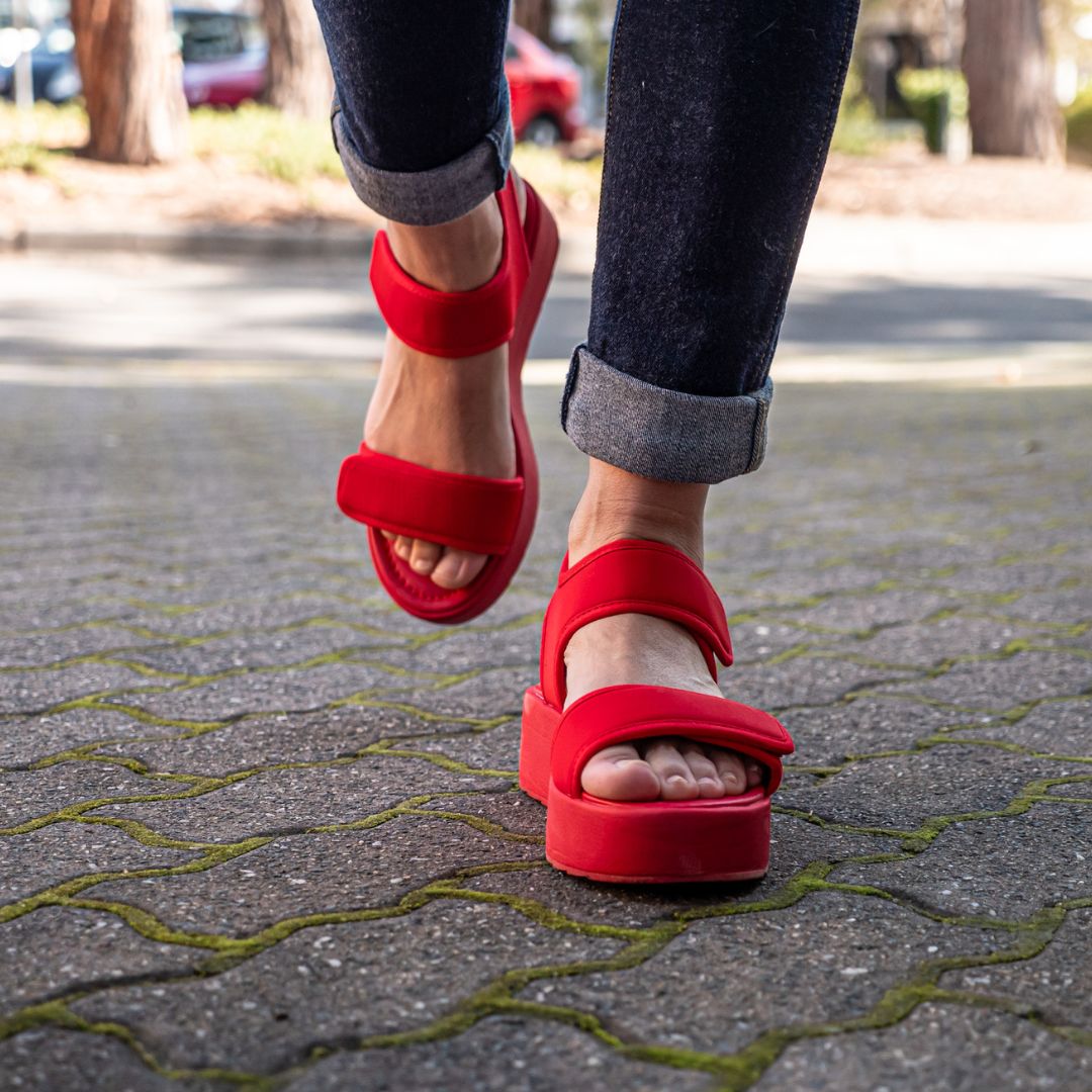FAREAustralia's tweet image. We LOVE the shoes! FASD advocate Jessica has been rocking her red TWOOBS for #FASDAwarenessMonth 👠 

Jessica shared her story with FARE about being diagnosed with #FASD at age 33, and how it helped her better understand herself.