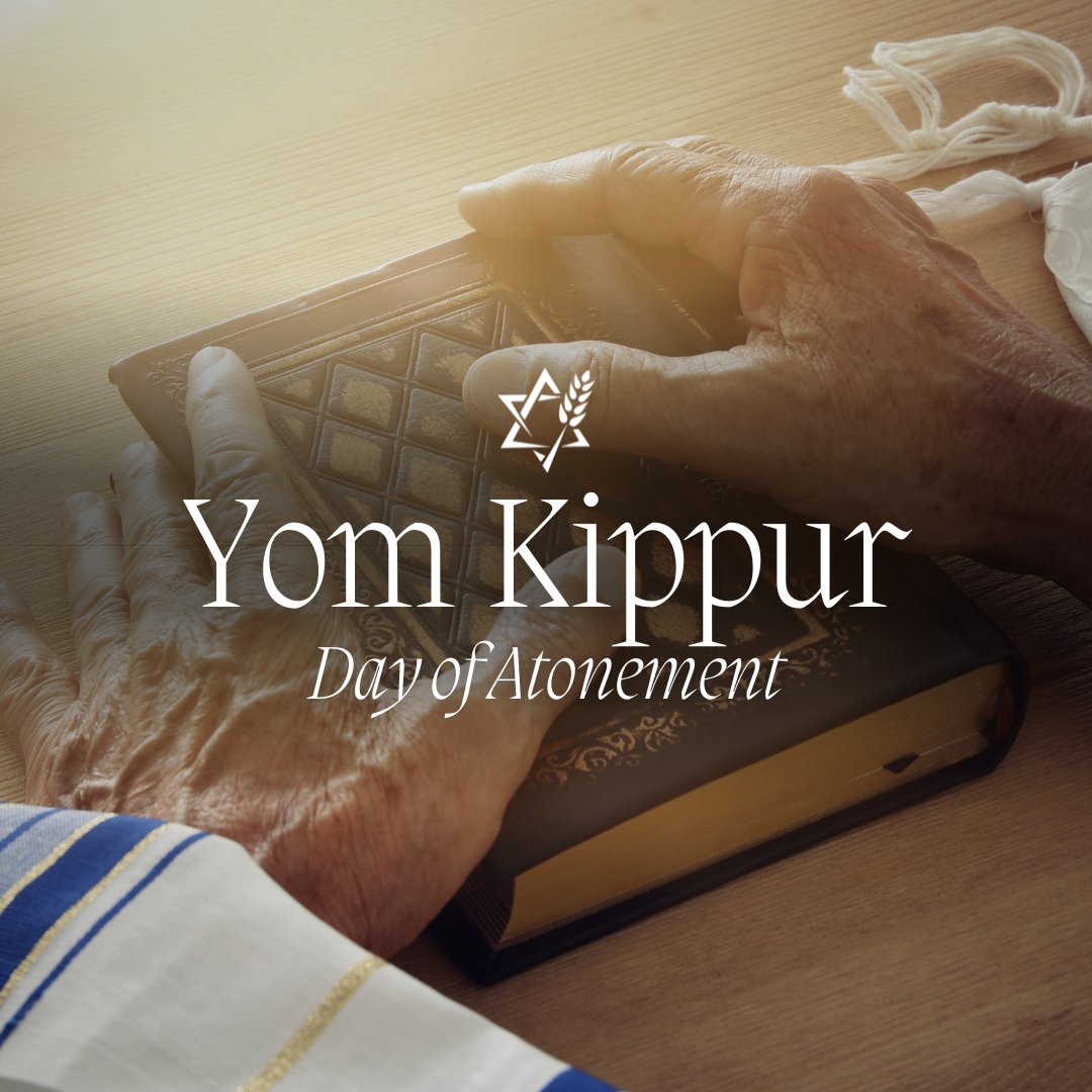 jewish_voice's tweet photo. Tzom Kal (Have an easy fast) & Chatima Tova (A good final sealing) from your friends at Jewish Voice. β
#JewishVoice #YomKippur #DayOfAtonement #JewishHolidays #Holidays #FallHolidays https://t.co/joPGJE3Tqr