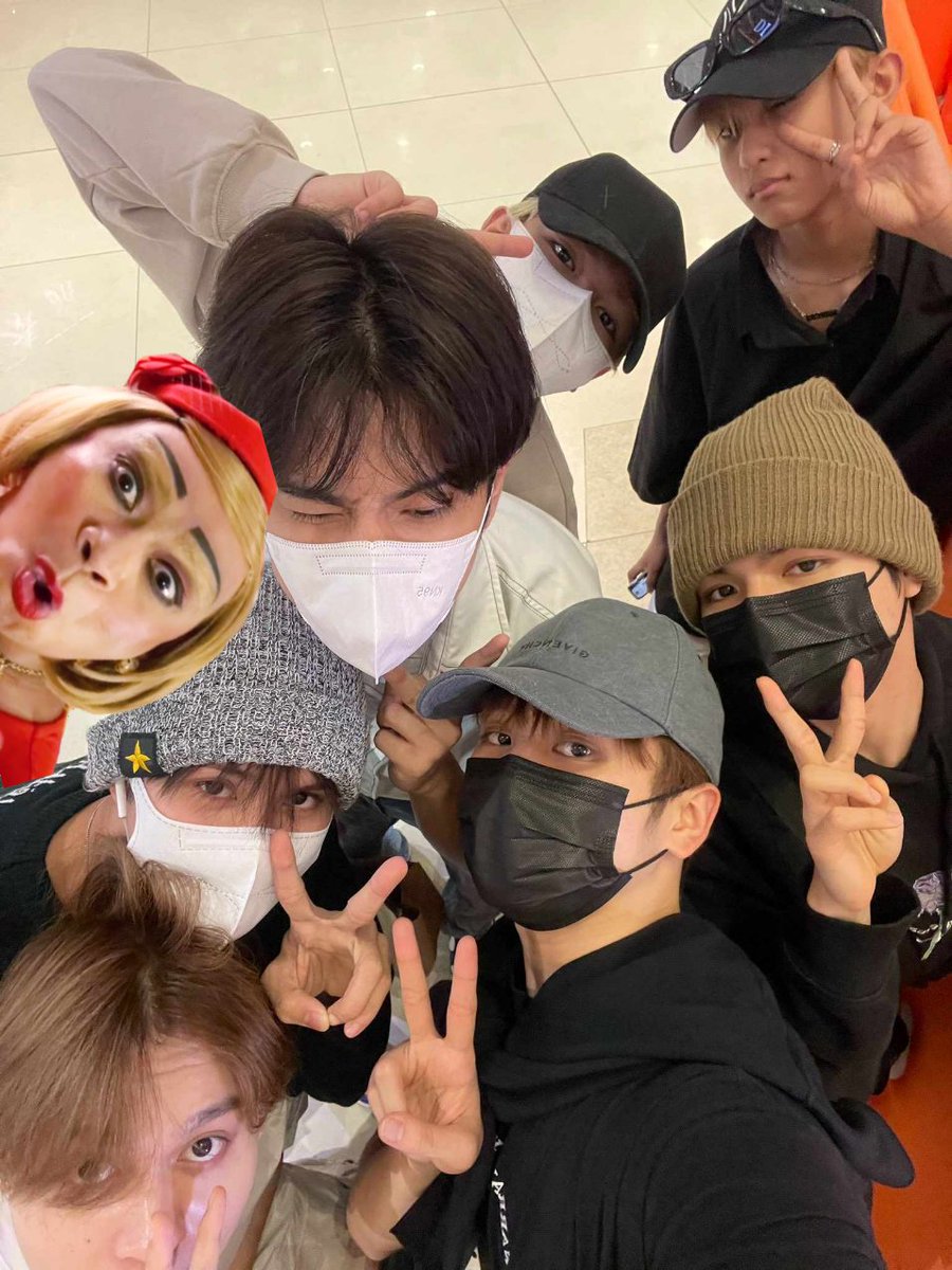 AHOF__GRANDMA's tweet photo. LaLayo pa ba tayo , edi Grupo na
I nominate #HORI7ON for the perfect idol featured in a Boba Tea Ad! #KookyVoting #BobaTeaAdModel #KookyGallery https://t.co/xkG3yaGv4F