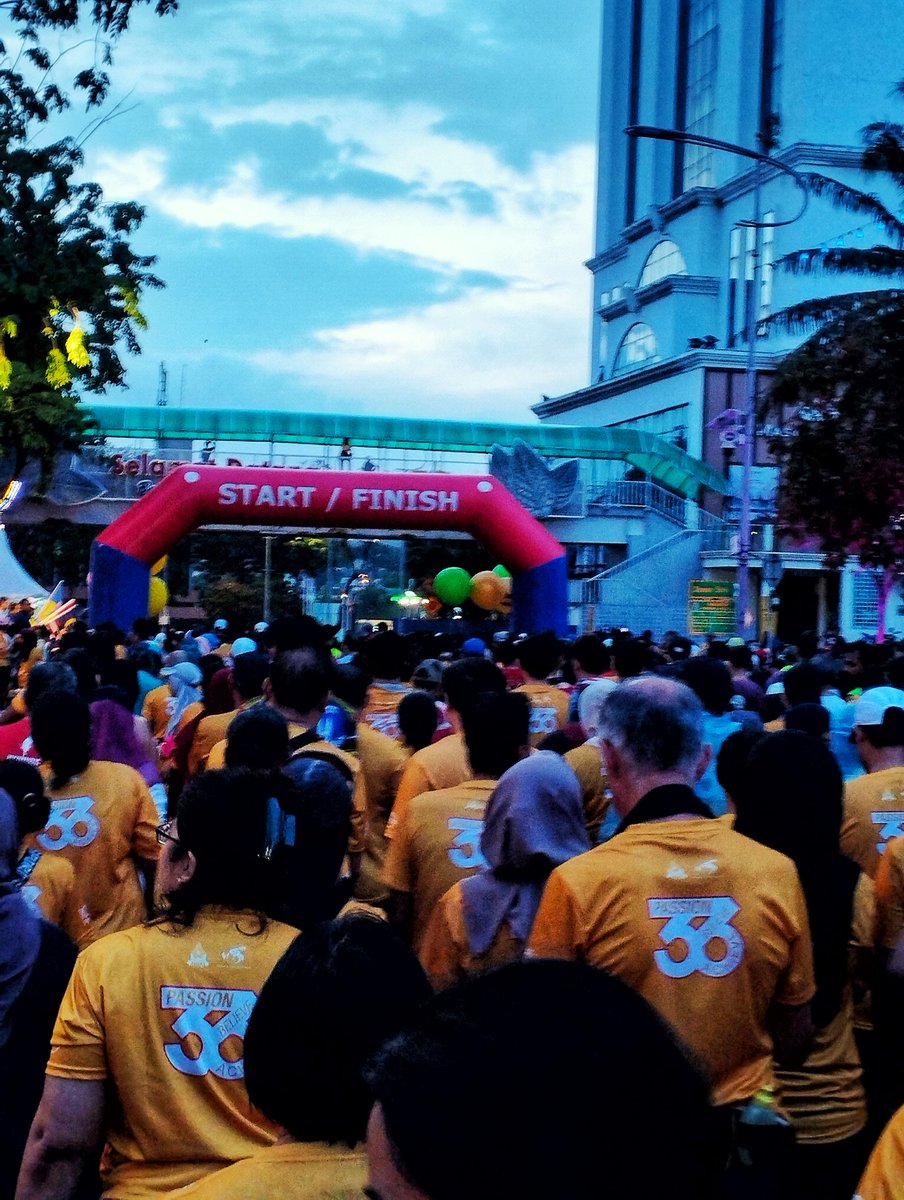 mrthanen's tweet photo. Because just having dim sum on a Sunday morning...is too mainstream 😜
#pjhalfmarathon #RunningMan #lifegoals https://t.co/PW7NfM3VxR