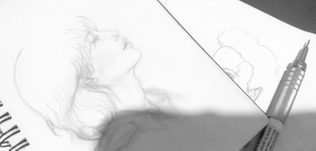 wedznavarra's tweet photo. I tried to sketch Jeonghan using this photo as reference... but he's too beautiful 🥹 and i need to practice more 😅 https://t.co/YzUJTXELqU