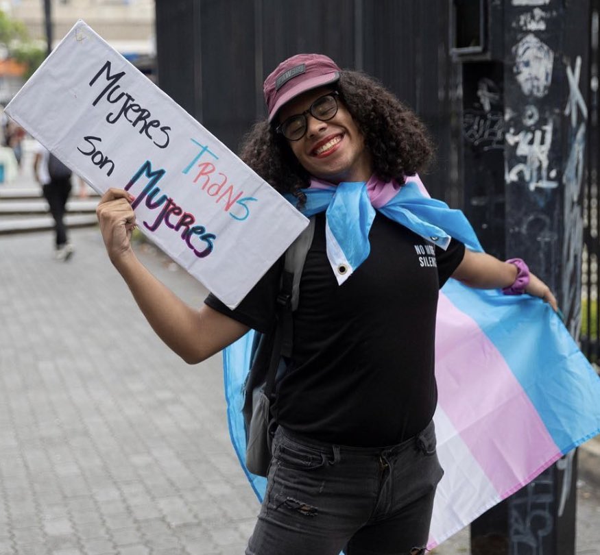 EmmaRincon's tweet image. 🇻🇪 Esta persona era conocida como &quot;migurcita&quot;. Es un hombre biológico que se hacía pasar por mujer.

Diferentes ONGs, medios  y universidades le dieron tribuna para que hablara sobre los &quot;derechos de los trans&quot;.

Hace un mes denunciaron que había violado a varias mujeres en…