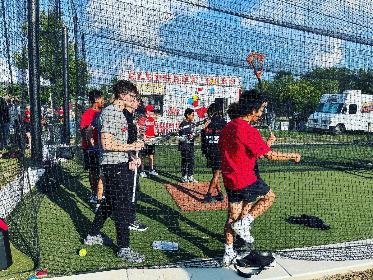 EK_Lacrosse's tweet photo. The team had a fantastic time showing the game of lacrosse at the East Kentwood Homecoming Festival! https://t.co/OQS3akEC14