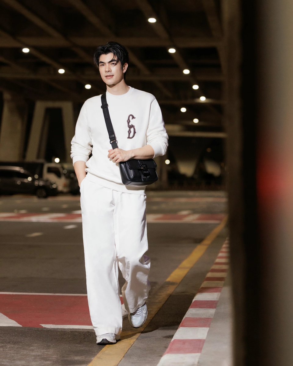 VogueThailand's tweet photo. ออกเดินทางกันอีกคู่! 'มาย-ภาคภูมิ' @milephakphum และ 'อาโป-ณัฐวิญญ์' @Nnattawin1 House Ambassador ของ @Dior พร้อมเดินทางไปยังกรุงปารีส เพื่อเข้าร่วมชมแฟชั่นโชว์คอลเล็กชั่นฤดูใบไม้ผลิ/ฤดูร้อน ปี 2024 ในวันที่ 26 กันยายนนี้ เวลา 19.30 น.  #diorss24xmileapo  #DiorSS24  #Dior https://t.co/E4nmnQsonX