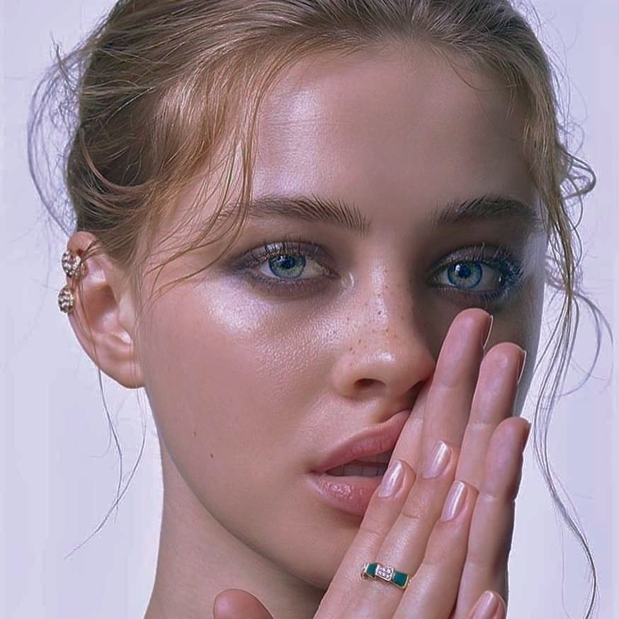 L4NGFORD's tweet photo. josephine langford is my roman empire https://t.co/EDSkcp17DH
