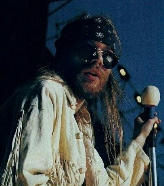 hey! he’s looking at you!! smile!!