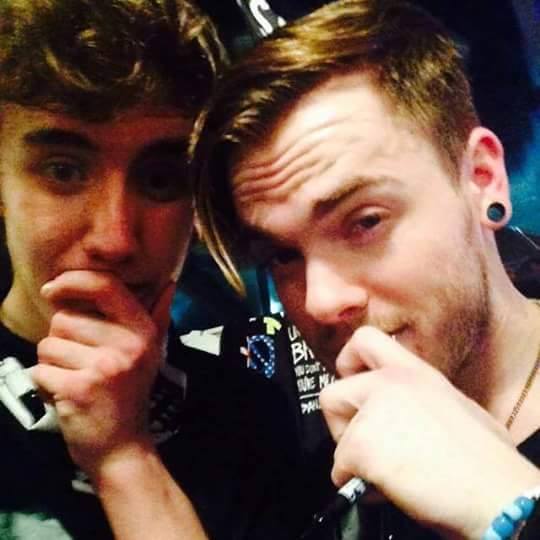 Brandon_Cryptic's tweet photo. @CodySIO throwback to 8 years ago meeting you on tour with Crown The Empire! https://t.co/r6OnQ5ZHq1