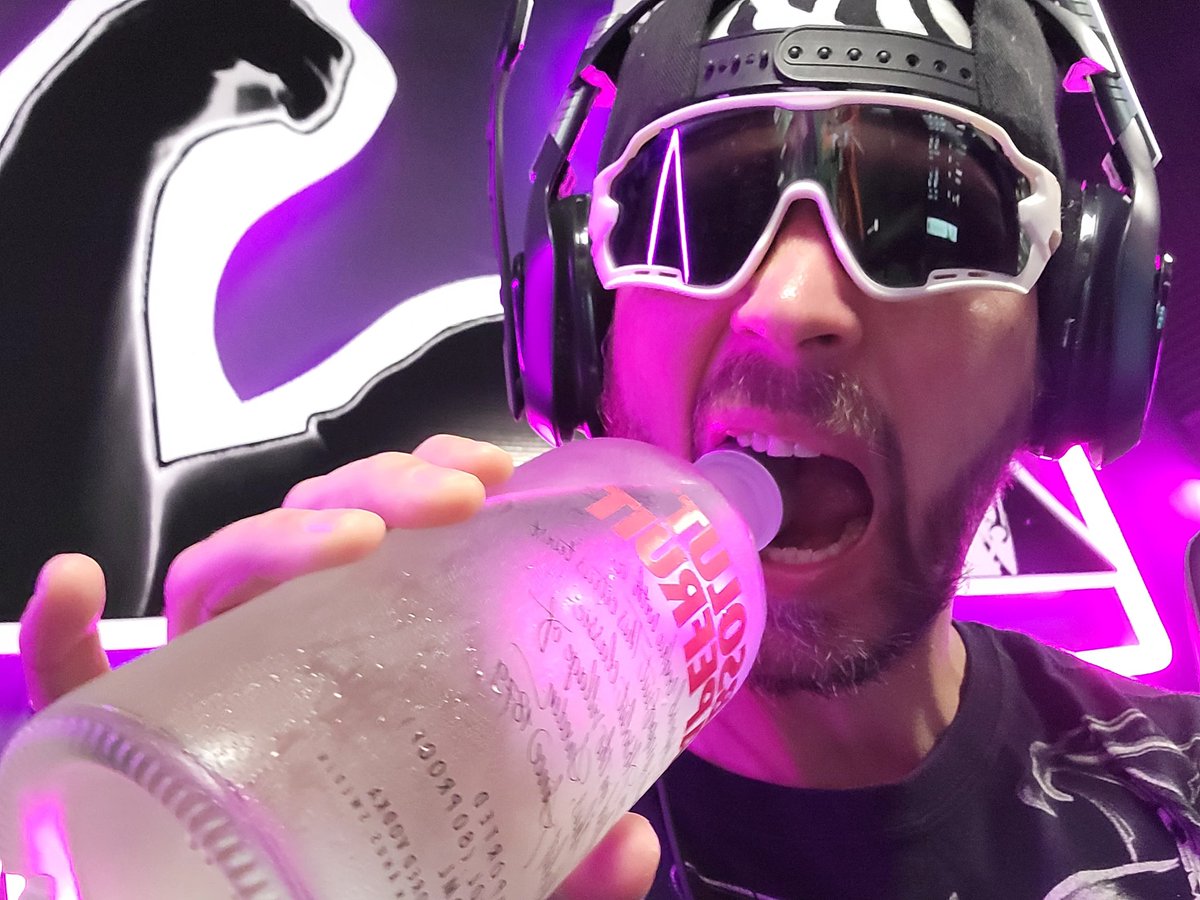 DomVsUnknown's tweet image. twitch.tv/murk_monst3r Monst3rs !! I'm live , what we all sippin on ? #Twitch #Splintercell #retrogrames