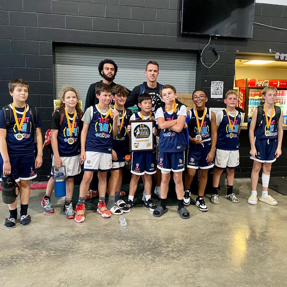 Alex_Meacham's tweet photo. Great weekend for our @ShiningStarAAU teams at the Fall Super Showcase. Our 5th Grade Steele, 8th Grade Red and 11th/12th McKenzie finished runners up. 6th Grade McKenzie won the championship! #SHINE 💡🏀 https://t.co/3drN8fEJtC