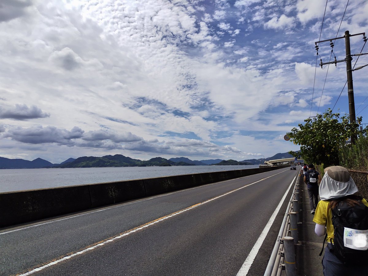 duchi1982's tweet photo. 10/23,24と尾道から広島120kmの、瀬戸内ジャーニーウォークに参加してきました。
日中、瀬戸内多島海の景色を楽しみ、夜は細かいアップダウンとトンネルに苦しむという楽しいウォークでしたよ。第一回目なのでの多少の問題はスタッフさん達が認識すれば良い事ですね。 https://t.co/cKV8hGjaSS