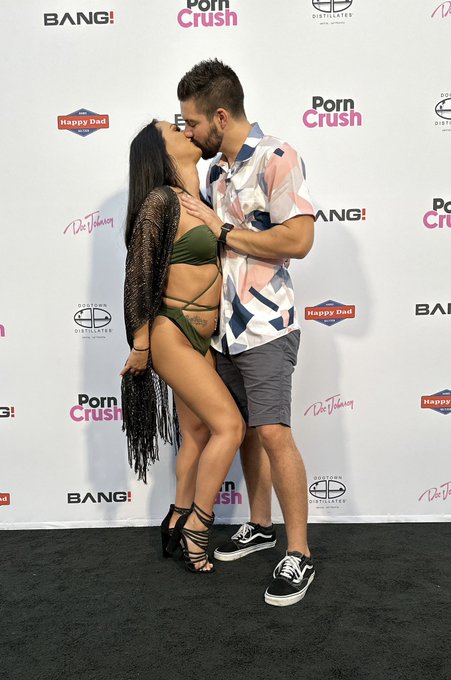 About this weekend 😏😍 @khloekayxxx https://t.co/hT8gUX17kP<a class="tags" href="/tag/khloekayxxx">@khloekayxxx</a>