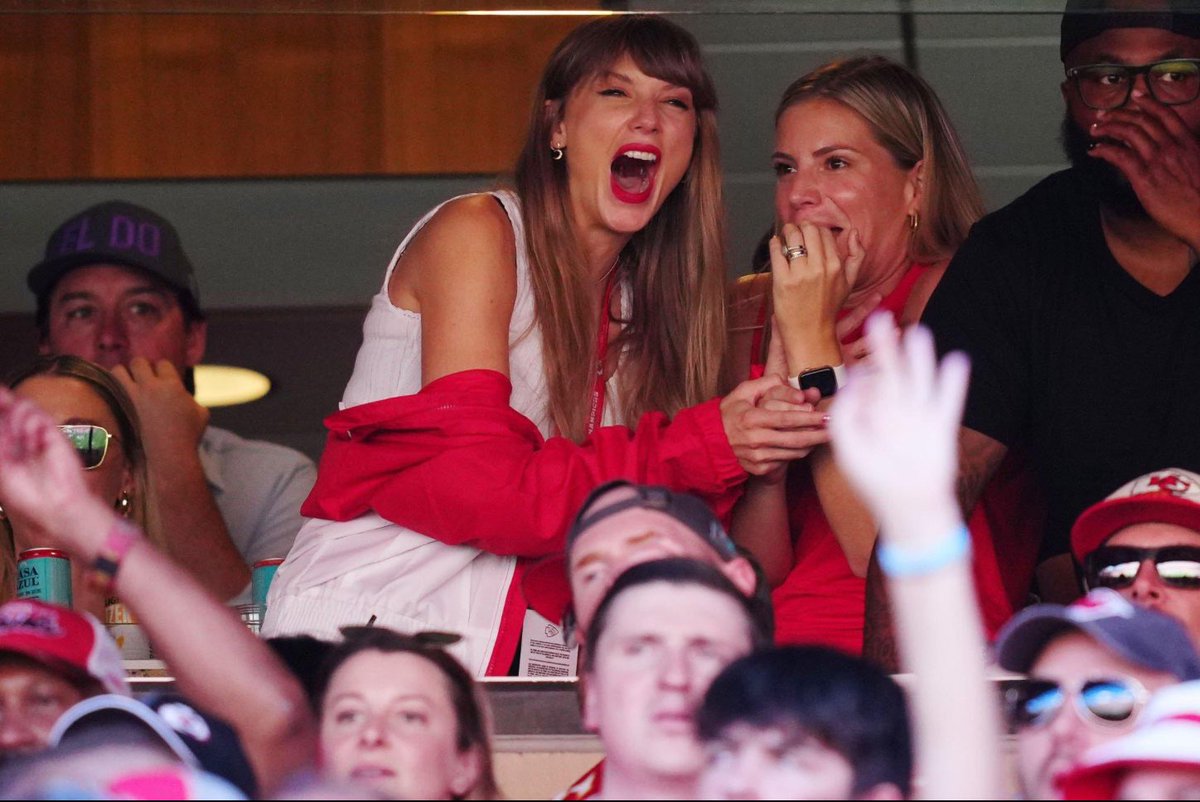 looking for active moots who are just happy to support taylor, bonus points if you like to read or listen to sabrina carpenter or selena gomez 🫶🏻 follow me im unproblematic and funny #footballtaylorsversion