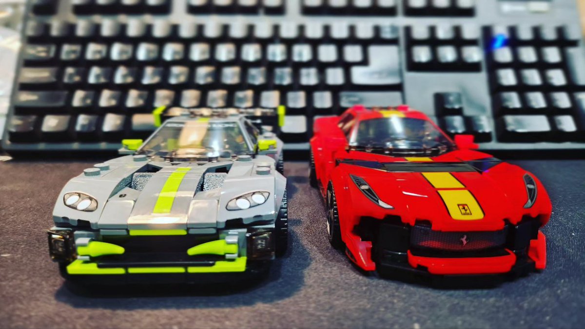 오랜만에 조립.
▪︎#Lego76914 - #ferrari812competizione 
▪︎#Lego76910 - #astonmartinvantageGT3
싱가포르GP에서 카를로스사인츠와 페르난도알론소가 생각나는 군.