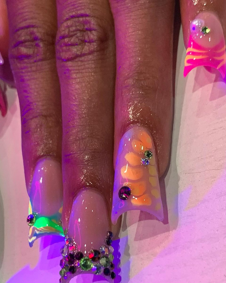 ima thing ima do is slay some mf nails 🥹💖