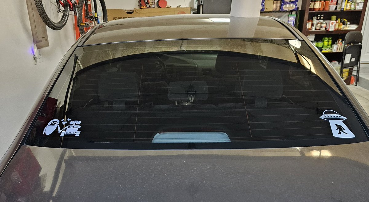 jeremyperson's tweet image. I got my 2006 Honda Civic with 226k miles a new decal. It fits me. Both decals fit me. #robotLove