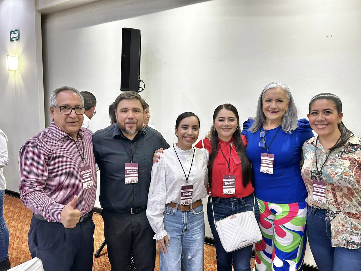 AgustoConclaudi's tweet photo. Recibimos a nuestra Coordinadora Nacional de los comités de defensa de la cuarta transformación Claudia Sheinbaum, el pueblo de Sinaloa está listo para trabajar en la consolidación de nuestro movimiento.
¡Una mujer de izquierda triunfará en 2024 !
#LaEsperanzaNosUne https://t.co/V64pWP5les