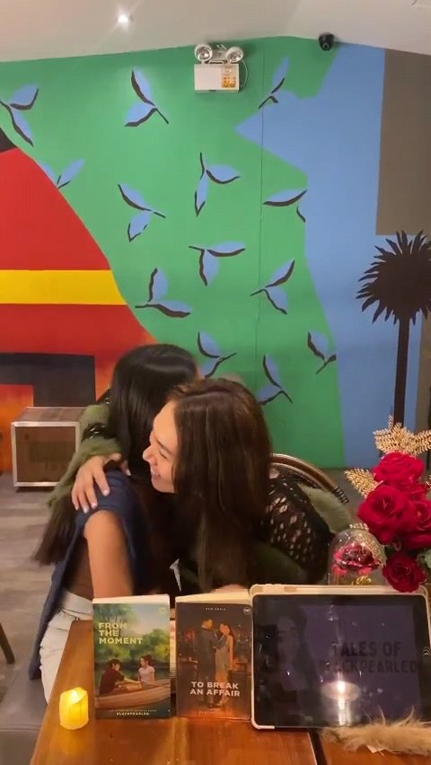 aiojay's tweet photo. one hug and my soul shall be healed🤍

i love youu so much ate danee!! https://t.co/OBn5SpcPAi