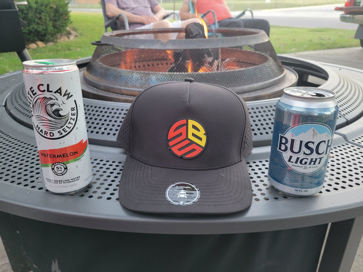 SetbackSunday's tweet image. Who else is talking about T Swift and Kelce?!? Let's discuss on this fantastic evening!!  #SetBackSunday #ChiefsWin #TaylorAndKelce