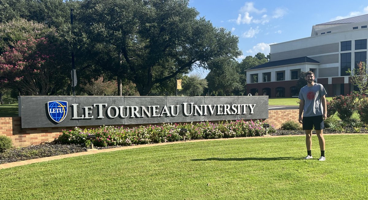 RamerKade's tweet photo. Great Elite camp @LETUMBB! Had a good time seeing old teammates as well. Thank you to @CoachGrotemat @james_wallace5 @CoachWallace30, looking forward to coming out to a game this season https://t.co/7FO5In5JPP