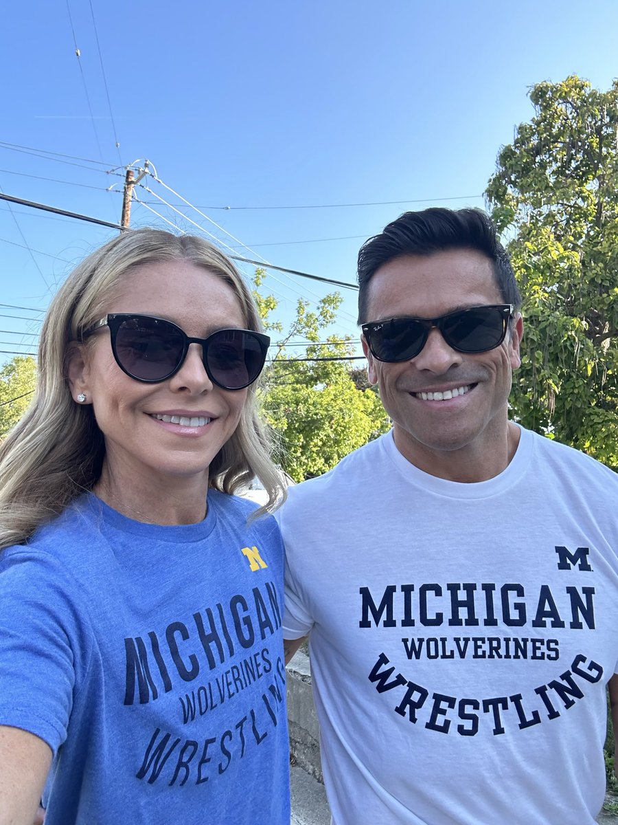 KellyRipa's tweet image. Weekend big house photo tour. Go blue 〽️💙💛