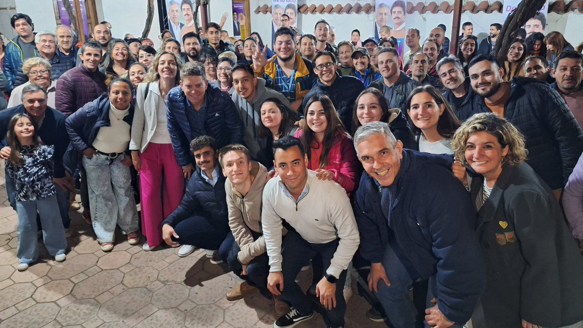 NatalioMema's tweet photo. Este es el gran equipo del @FrenteCambiaMza en Luján de Cuyo. Felicitaciones por el compromiso, en un camino que recién comienza https://t.co/dkg6CaNs6s