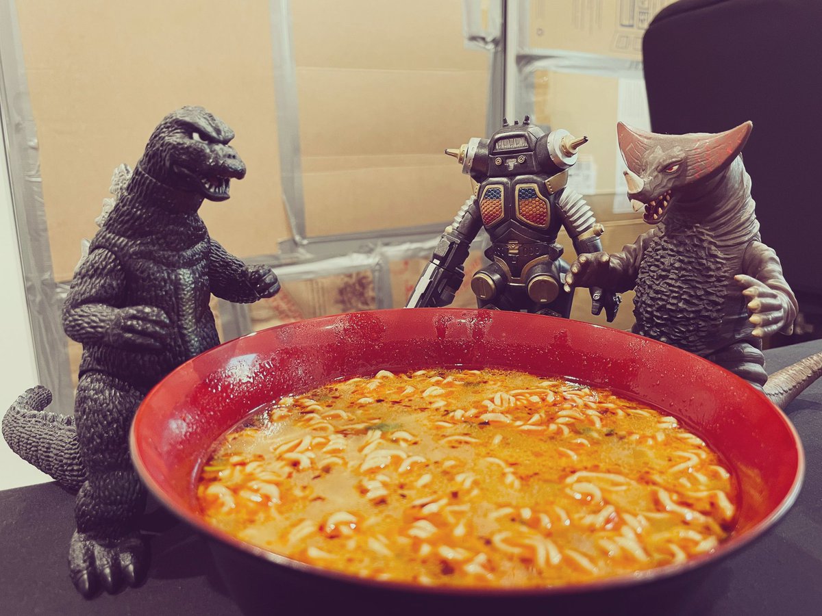 Ramen!
#godzilla,#ultraman,#godzilla1975,#gomora,#kingjoe,#kingjoeblack,#megarogoji,#gomora1966,#ultragalaxyfight,#godzilla75,#bandai,#bandaigodzilla,#ultrakaiju,#bandaiultraman,#kaiju,#ramen,#instantramen,#ramenphotography,#kaijuphotography,#foodphotography,#ramencollege