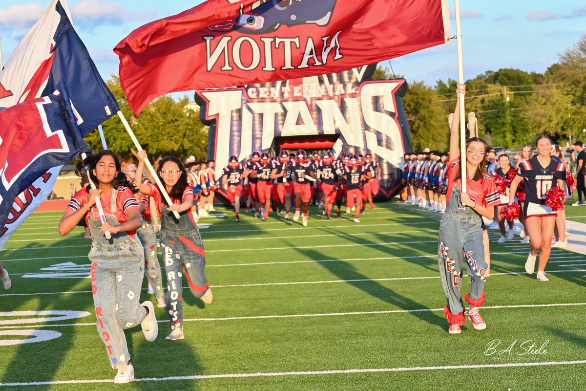 basteelephotos's tweet photo. Friday Night Lights - Cen10 Hoco edition!  A very full gallery of sun kissed pictures have been published! 

https://t.co/uSoZwus7Wv https://t.co/BgElyfwxd4